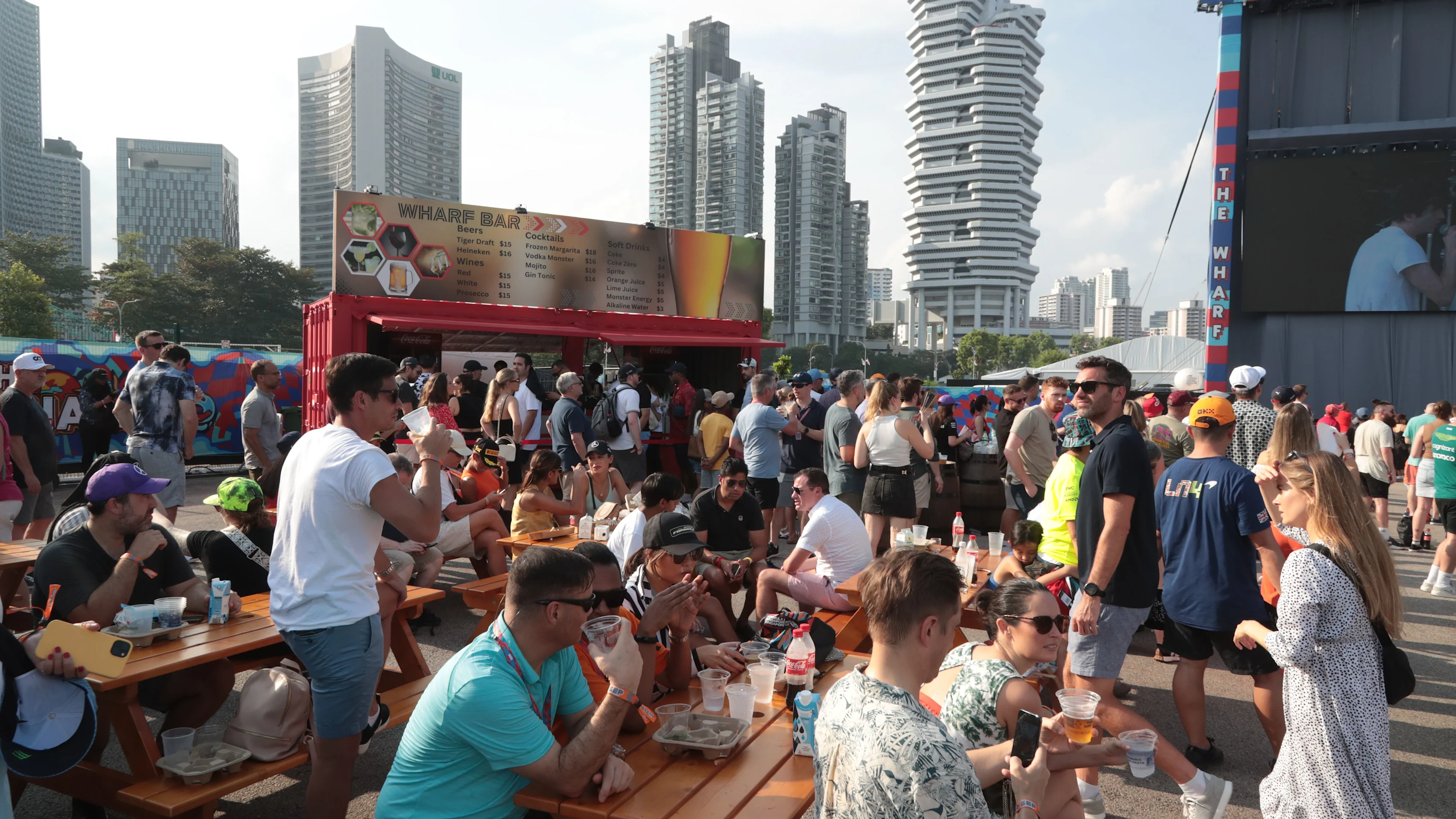 JPG% 20RGB% 2072% 20DPI-SD_2023_SINGAPORE_FAN% 20ZONE_079.JPG